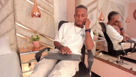 Snapshot of jamesparck chatting on 12/31/24, 07:10 James online show from 12/31/24, 07:10