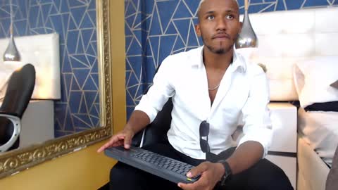 Snapshot of jamesparck chatting on 02/06/25, 06:24 James online show from 02/06/25, 06:24