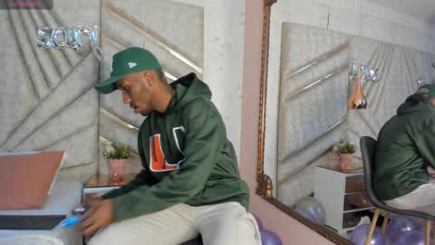 Snapshot of jamesparck chatting on 02/19/25, 12:11 James online show from 02/19/25, 12:11