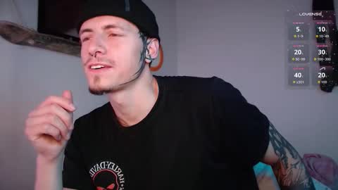 jamesss____ online show from 10/24/25, 05:42