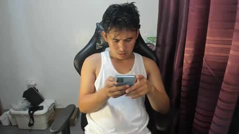 Snapshot of jamesthebigcockxxx chatting on 01/03/25, 12:08 jamesthebigcockxxx online show from 01/03/25, 12:08