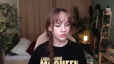 Snapshot of jamie_chung chatting on 11/13/25, 01:04 jamie_chung online show from 11/13/25, 01:04