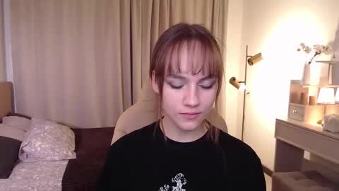 Snapshot of jamie_chung chatting on 11/25/25, 05:07 jamie_chung online show from 11/25/25, 05:07