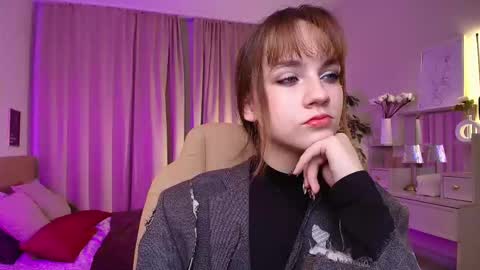 Snapshot of jamie_chung chatting on 12/04/25, 01:15 jamie_chung online show from 12/04/25, 01:15