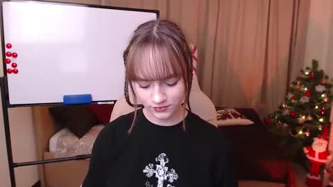 Snapshot of jamie_chung chatting on 12/18/25, 05:13 jamie_chung online show from 12/18/25, 05:13