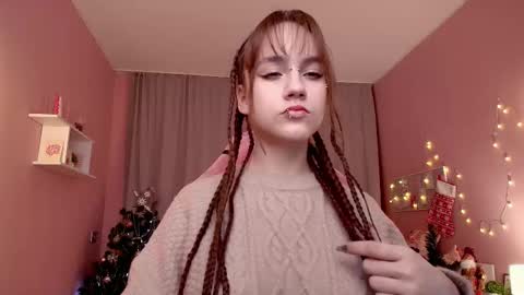 Snapshot of jamie_chung chatting on 12/19/25, 01:12 jamie_chung online show from 12/19/25, 01:12