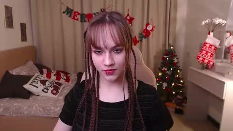 Snapshot of jamie_chung chatting on 12/20/25, 01:02 jamie_chung online show from 12/20/25, 01:02