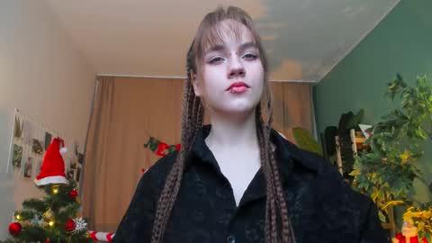 Snapshot of jamie_chung chatting on 12/21/25, 01:24 jamie_chung online show from 12/21/25, 01:24