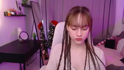 Snapshot of jamie_chung chatting on 12/23/25, 01:14 jamie_chung online show from 12/23/25, 01:14