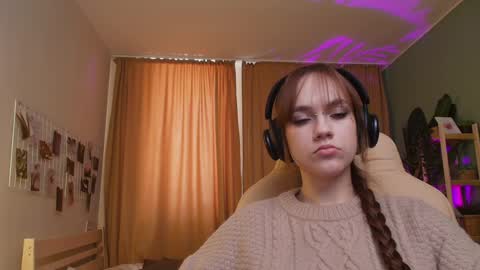 Snapshot of jamie_chung chatting on 04/09/26, 06:19 jamie_chung online show from 04/09/26, 06:19