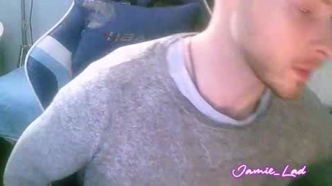 Snapshot of jamie_lad chatting on 12/22/24, 11:22 Jamie online show from 12/22/24, 11:22