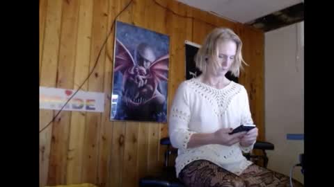 Snapshot of jamiebottoms chatting on 12/19/25, 02:02 Jamie Bottoms online show from 12/19/25, 02:02