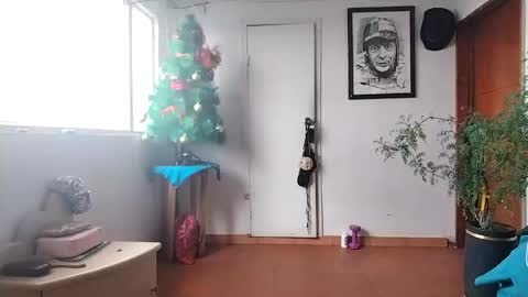 Snapshot of janariivera1 chatting on 12/17/25, 06:25 janariivera1 online show from 12/17/25, 06:25