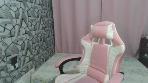 Snapshot of janeliciouse chatting on 06/13/26, 01:25 janeliciouse online show from 06/13/26, 01:25