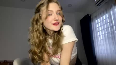 Snapshot of janesspace chatting on 04/17/26, 11:02 Janie online show from 04/17/26, 11:02