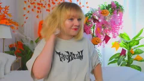 Snapshot of janestokes chatting on 11/08/25, 11:21 Diane online show from 11/08/25, 11:21