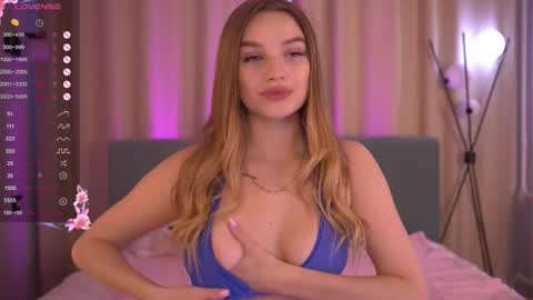 Snapshot of janetjennings chatting on 03/22/26, 06:39 Day Alice Night Stella online show from 03/22/26, 06:39