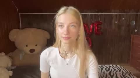 Snapshot of janicesivertsen chatting on 06/25/26, 08:08 Elsa online show from 06/25/26, 08:08
