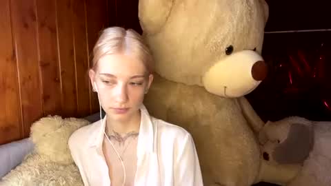 Snapshot of janicesivertsen chatting on 06/29/26, 08:09 Elsa online show from 06/29/26, 08:09