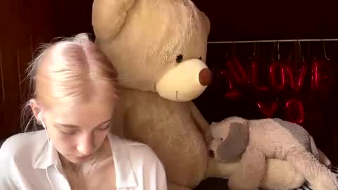 Snapshot of janicesivertsen chatting on 06/29/26, 10:15 Elsa online show from 06/29/26, 10:15