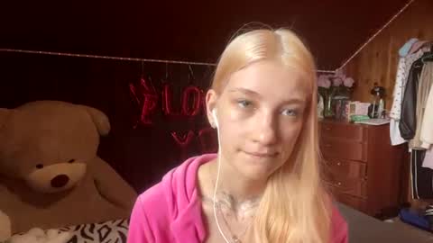 Snapshot of janicesivertsen chatting on 07/09/26, 09:24 Elsa online show from 07/09/26, 09:24
