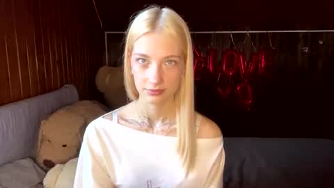 Snapshot of janicesivertsen chatting on 07/18/26, 08:07 Elsa online show from 07/18/26, 08:07