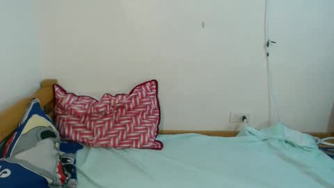 Snapshot of janlloyd04 chatting on 11/17/25, 08:31 janlloyd04 online show from 11/17/25, 08:31