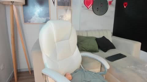 Snapshot of janne_lee chatting on 02/08/25, 10:07 Janne for u online show from 02/08/25, 10:07