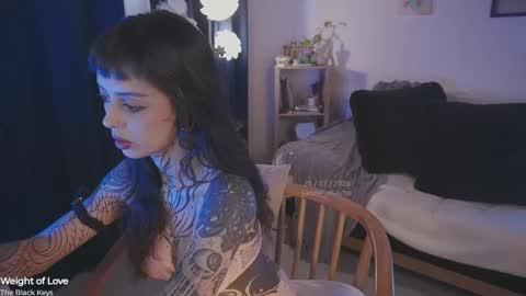 Snapshot of janne_maybe chatting on 03/28/26, 02:49 jmaybe e online show from 03/28/26, 02:49