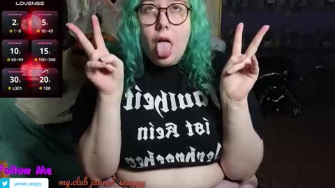 Snapshot of jannet_star chatting on 10/28/25, 02:42 Jannet online show from 10/28/25, 02:42