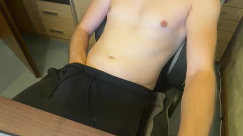 Snapshot of janni_95 chatting on 10/15/25, 03:56 janni_95 online show from 10/15/25, 03:56