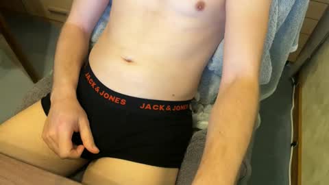 Snapshot of janni_95 chatting on 12/21/25, 03:41 janni_95 online show from 12/21/25, 03:41