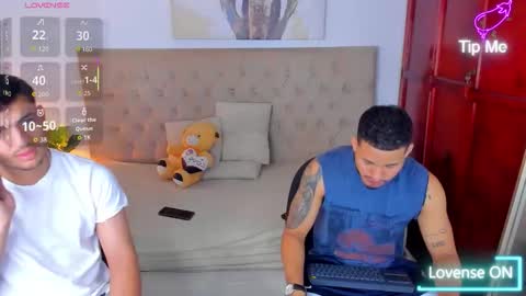 janomar01 online show from 10/23/25, 06:39