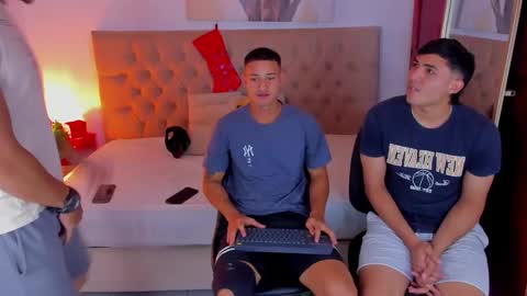 Snapshot of janomar01 chatting on 11/24/25, 06:40 janomar01 online show from 11/24/25, 06:40