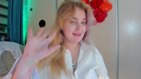 Snapshot of jansylines chatting on 10/27/25, 12:36 JansyLines online show from 10/27/25, 12:36