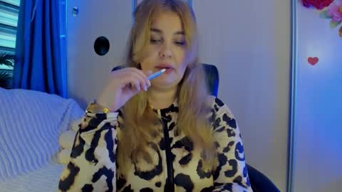 Snapshot of jansylines chatting on 11/19/25, 07:08 JansyLines online show from 11/19/25, 07:08