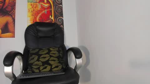 Snapshot of jara_chick chatting on 08/05/26, 10:01 Jara online show from 08/05/26, 10:01