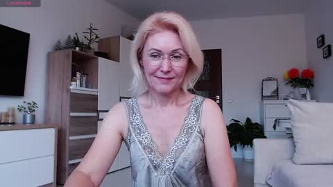 Jasmin room for people 40 online show from 10/24/25, 06:32