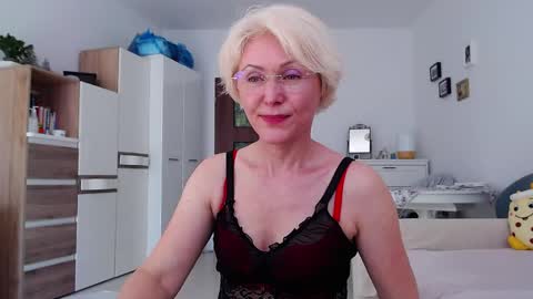 Snapshot of jasmin18v chatting on 04/18/26, 12:53 Jasmin room for people 40 online show from 04/18/26, 12:53