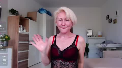 Snapshot of jasmin18v chatting on 05/01/26, 01:05 Jasmin room for people 40 online show from 05/01/26, 01:05