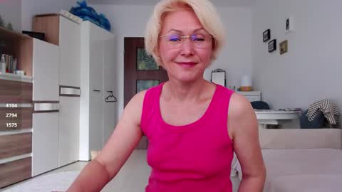 Snapshot of jasmin18v chatting on 05/09/26, 01:05 Jasmin room for people 40 online show from 05/09/26, 01:05