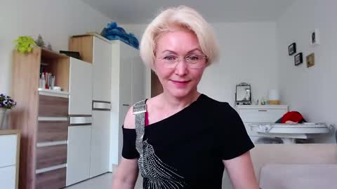 Snapshot of jasmin18v chatting on 05/20/26, 06:08 Jasmin room for people 40 online show from 05/20/26, 06:08