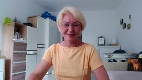 Snapshot of jasmin18v chatting on 05/24/26, 01:27 Jasmin room for people 40 online show from 05/24/26, 01:27