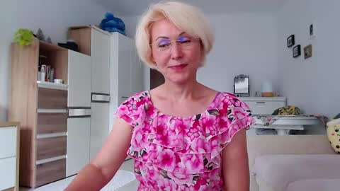 Snapshot of jasmin18v chatting on 05/31/26, 01:07 Jasmin room for people 40 online show from 05/31/26, 01:07