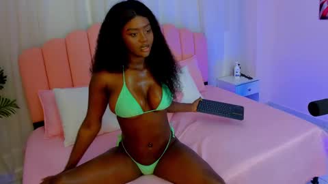 Snapshot of jasmin_evano29 chatting on 02/18/25, 04:37 online show from 02/18/25, 04:37