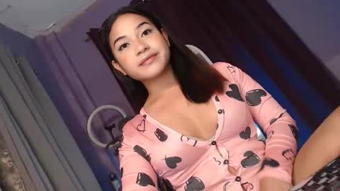 Snapshot of jasmine_arousal chatting on 09/18/25, 12:01 JASMINE online show from 09/18/25, 12:01
