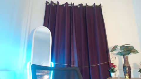 Snapshot of jasmine_arousal chatting on 11/13/25, 01:43 JASMINE online show from 11/13/25, 01:43