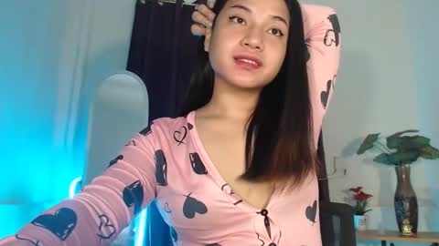 Snapshot of jasmine_arousal chatting on 11/14/25, 02:43 JASMINE online show from 11/14/25, 02:43