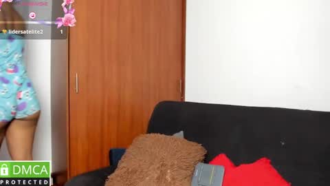 Snapshot of jasmine_bunny_ chatting on 01/22/25, 05:06 Jasmine online show from 01/22/25, 05:06