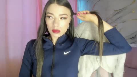 Snapshot of jasmine_hyper_1 chatting on 12/17/24, 02:22 Jas online show from 12/17/24, 02:22